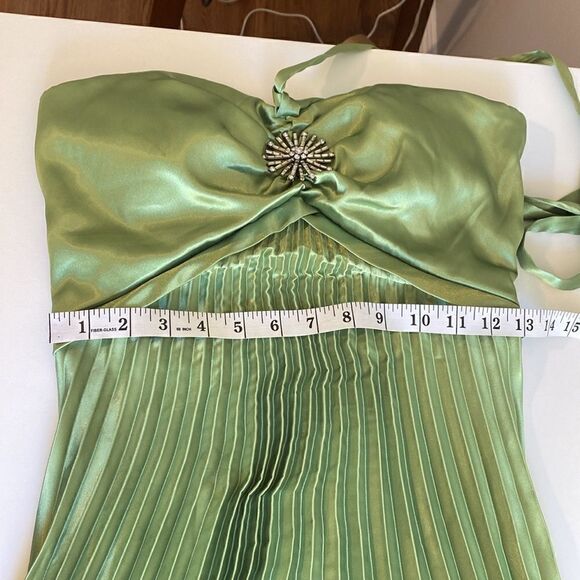 Betsy & Adam Apple Green Pleated Gown Size 2 - Picture 13 of 16